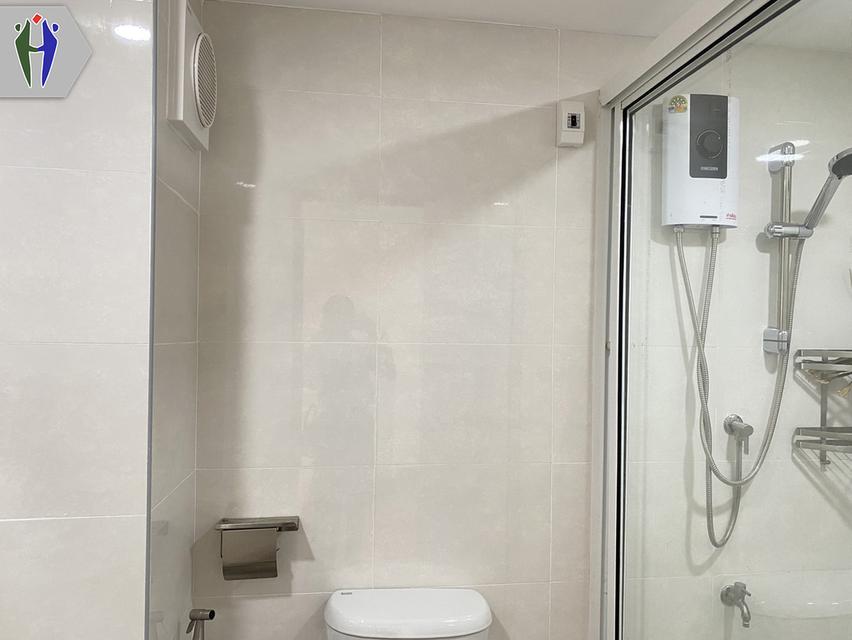 อังเกต คอนโดจอมเทียน ให้เช่า ไม่ไกลชายหาด •	ขนาด  51 ตรม. สตูดิโอ 1 ห้องน้ำ •	 เครื่องปรับอากาศ, ตู้เย็น •	ระเบียงวิวทะเล •	สระว่ายน้ำ •	 สถานที่ตั้ง: 8