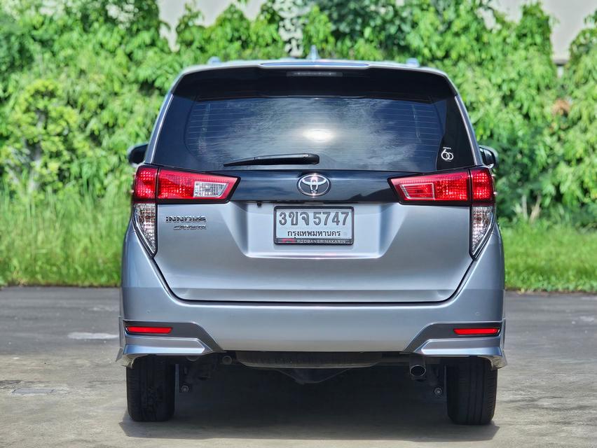 Toyota Innova 13