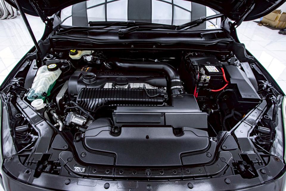 VOLVO V40 T5 S 2.0 2015