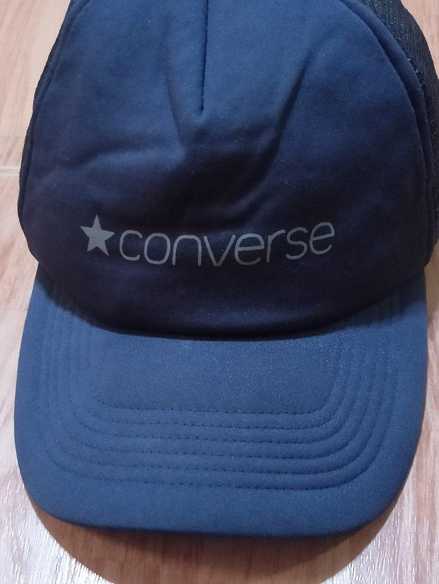 CONVERSE หมวกแก๊ปสกรีนชื่อแบรนด์ หลังตาข่าย หน้าบุฟองน้ำ ปีกสวยไม่หัก ด้านหลังมีตัวปรับเลื่อนขนาด สภาพดี รูปที่ 2
