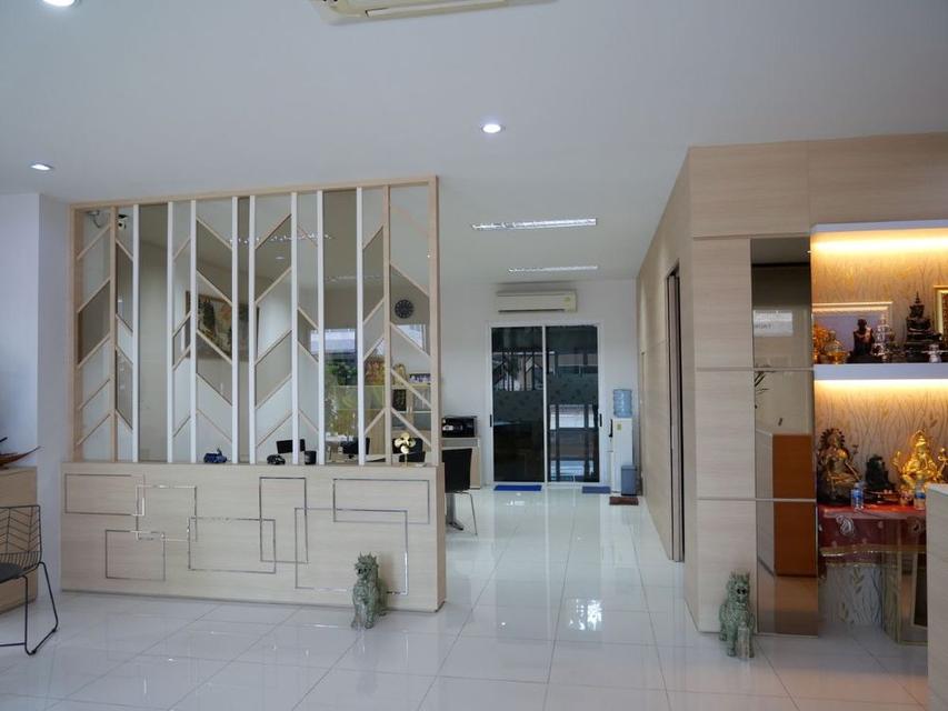 ขายโฮมออฟฟิศ 4 ชั้น 54 ตร.วา พร้อมเข้าอยู่ ทำเลดี ใกล้รถไฟฟ้าสายสีชมพู รามอินทรา 40 7