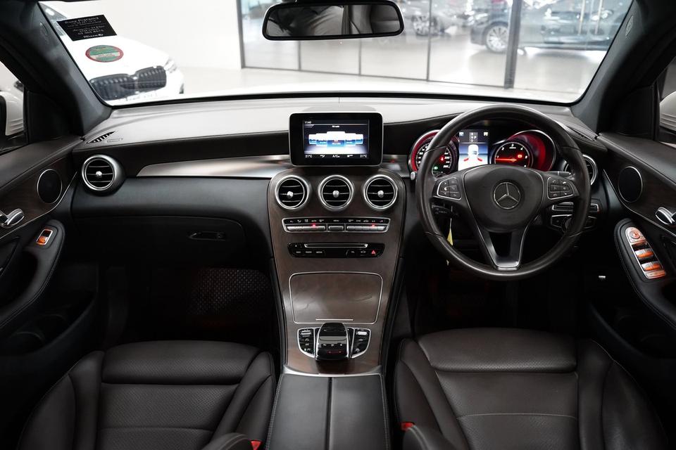 Mercedes-Benz GLC250d Off-Road 4MATIC ปี 2019 สีขาว รูปที่ 8