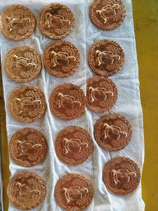 เหรียญกลมใหญ่ ปลดหนี้ หลวงปู่สด วัดโพธิ์แตงใต้ ปี 37 พระนครศรีอยุธยา 4