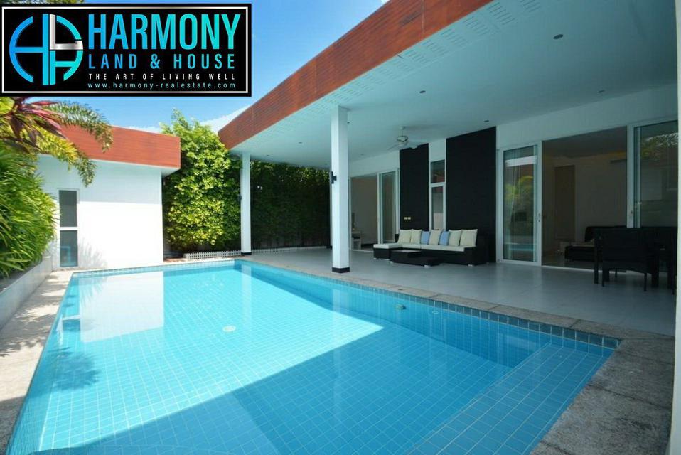 Modern design pool villa 1