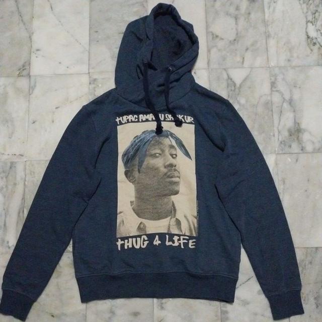 เสื้อฮู้ดดี้แขนยาว แนวแร๊ปเปอร์ชาวอเมริกัน VTG Tupac Amaru Shakur Thug 4 Life Hoodies แท้ มือสอง สภาพดี ของพร้อมส่งครับ
