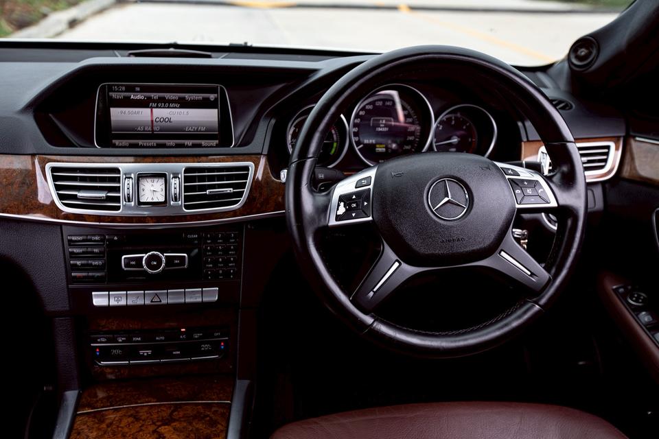 Benz E300 Bluetec ปี 2015 สีขาว สวยสภาพดี 13