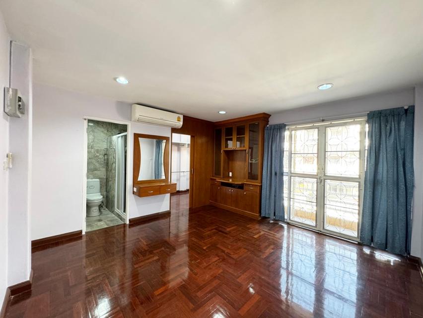 ขาย / เช่าด่วน ทาวน์เฮ้าส์ 4 ชั้น หมู่บ้าน วราธรวิลล์ พัฒนาการ 44 6