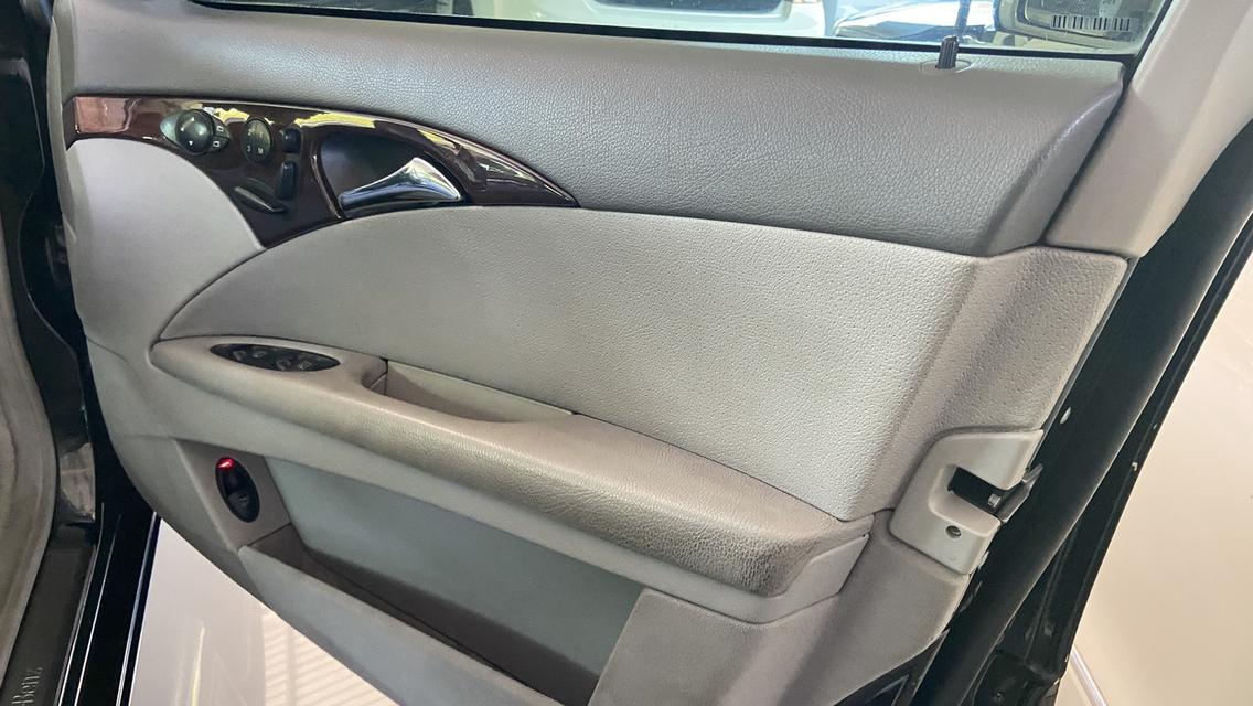 Vาย เบนซ์ดีเซล 4 ประตู E220CDI รูปที่ 11