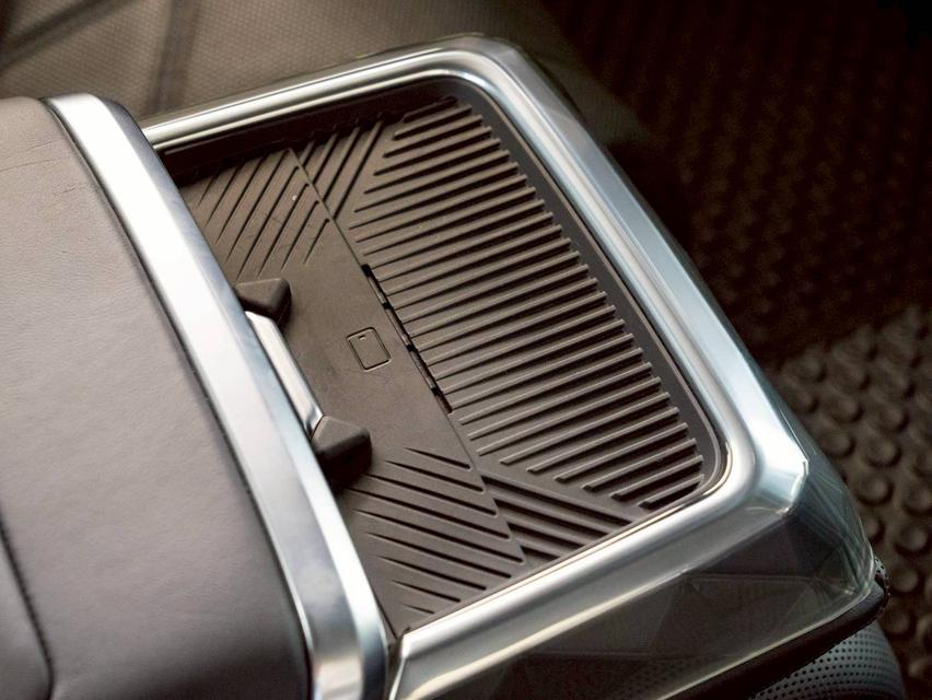 BMW 750e xDrive MSport (G70) ปีจด 2024 11