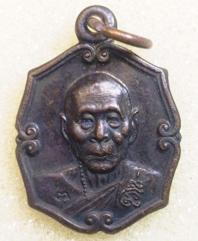 เหรียญหลวงพ่อเพี้ยน หลังหนุมานเชิญธง ปี 2556 เนื้อทองแดงรมดำ