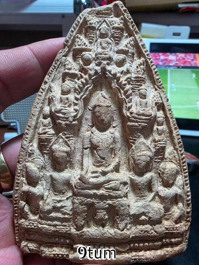 พระสิบสอง ซุ้ม 2 เส้น จังหวัดลำพูน
