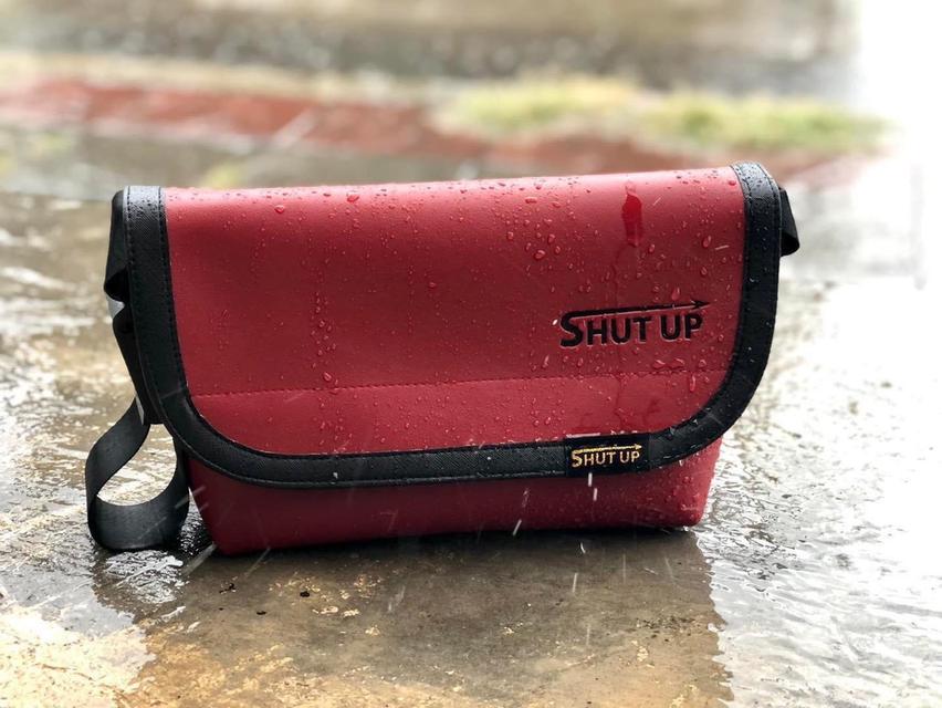 กระเป๋า shut up สีแดงสวย
