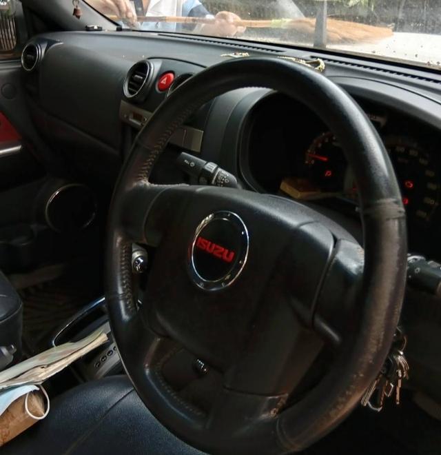 รถยนต์อีซูซุ D-MAX เกียร์ออโต้ ปี 2011 รูปที่ 4