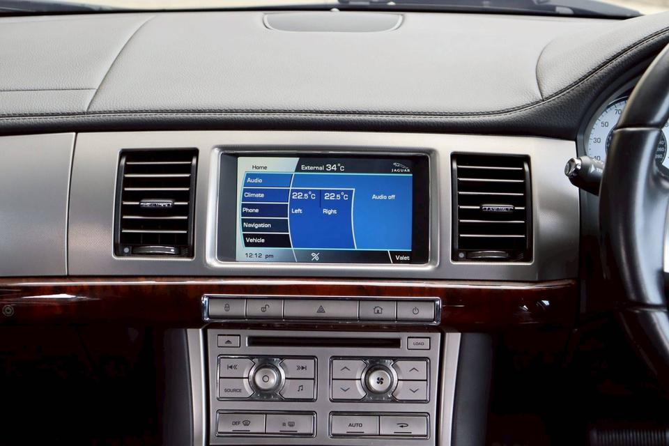 Jaguar XF 3.0 Premium Luxury ปี 2011 🇬🇧 แรงหรู ดูดีในราคาที่เอื้อมถึง! 11