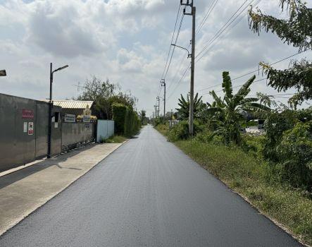 200 ตารางวา เดินทางสะดวก หน้ากว้างมาก ใกล้ตลาดสด โรงพยาบาล สนามบินสุวรรณภูมิ มหาวิทยาลัยพระจอมเกล้า รถไฟฟ้าและมอเตอร์เวย์ ถนนตัดใหม่กรุงเทพกรีฑา พระรา 2