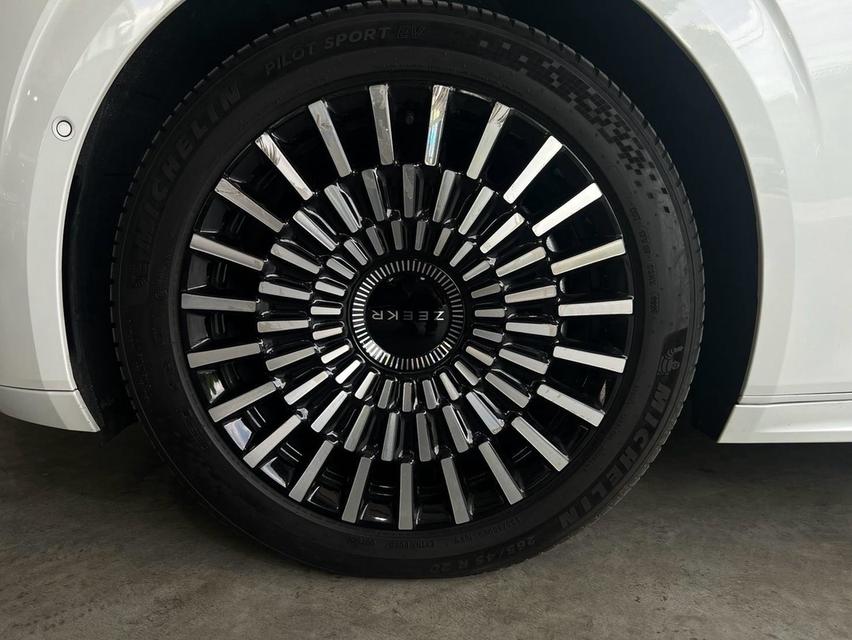 ZEEKR 009 FLAGSHIP 6-Seaters Dual Motors AWD 2025 รูปที่ 17