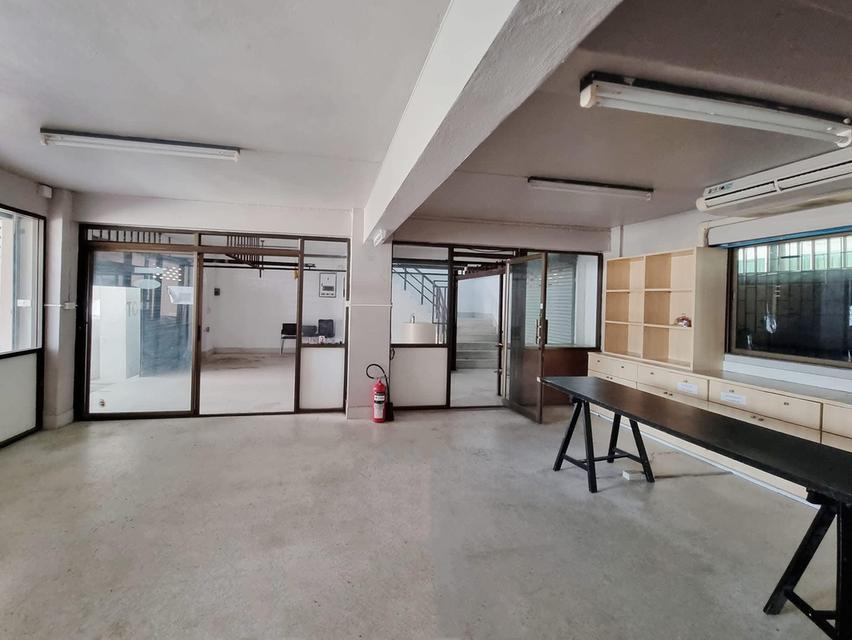 ให้เช่าอาคาร 5 ชั้น 2 คูหา 600 ตรม ซอยลาดพร้าว 34 ใกล้แยกรัชดา-ลาดพร้าว ใกล้ MRT ลาดพร้าว , MRT รัชดา 6