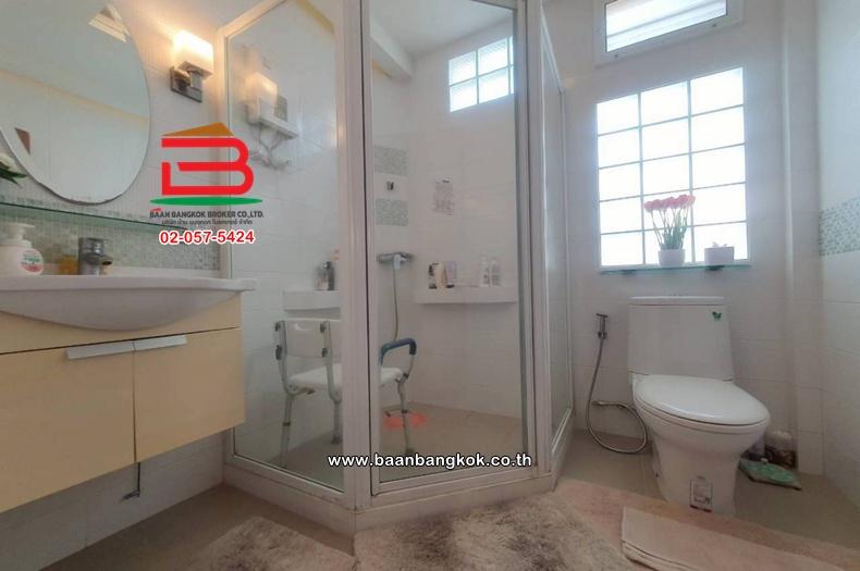 บ้านเดี่ยว เนื้อที่ 119.8 ตร.ว. หมู่บ้านผกามาศ (ปรีดีพนมยงค์ 14) ถนนสุขุมวิท แขวงประเวศ เขตประเวศ 16