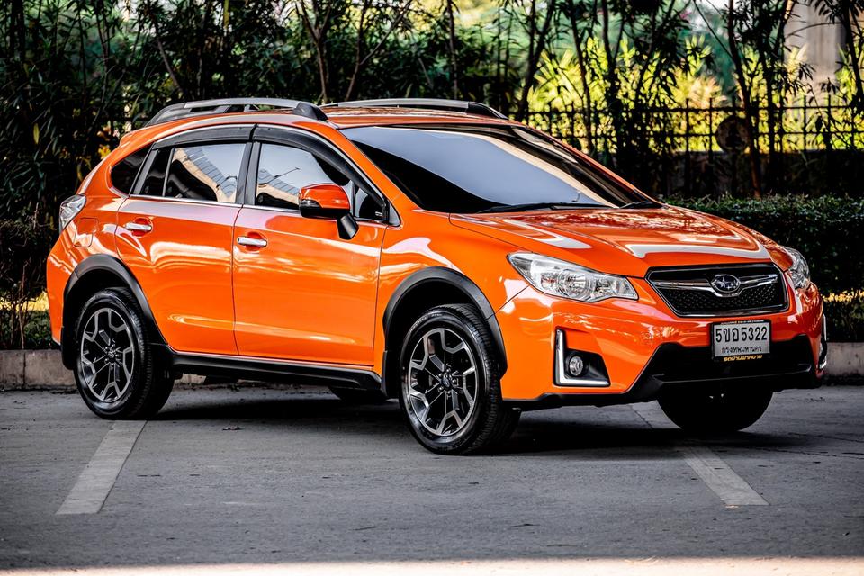 SUBARU XV 2.0iP ปี 2017 สีส้ม มือเดียวป้ายแดง 9