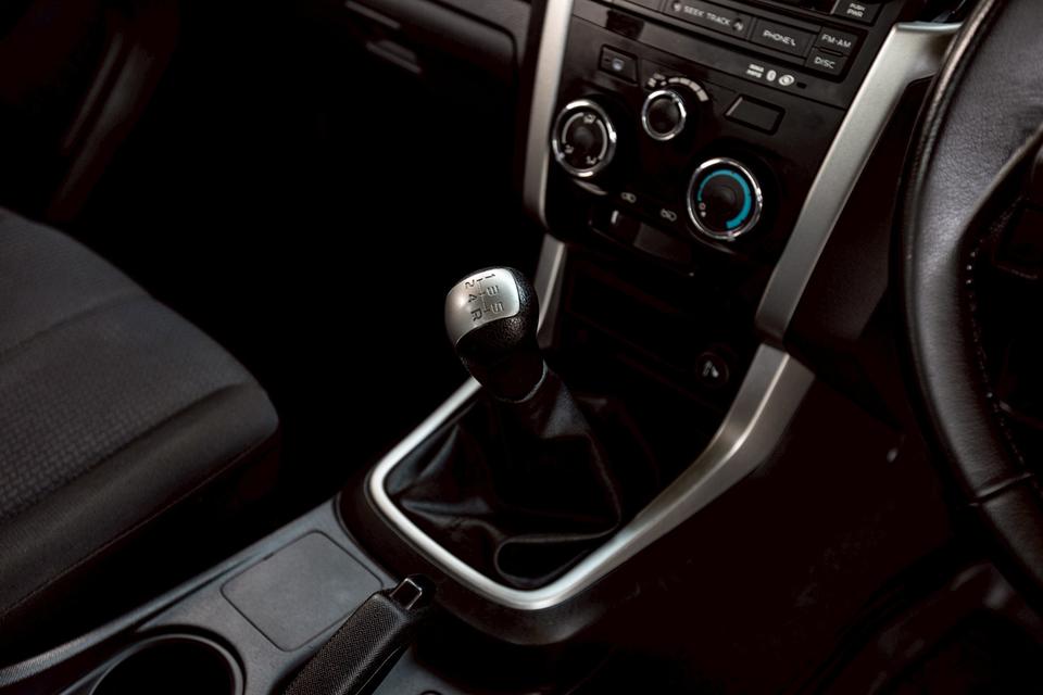 Isuzu D-Max Hi-Lander Cab 2.5 VGS Z ท๊อปปี 2012 เกียร์ธรรมดา สีทอง 15