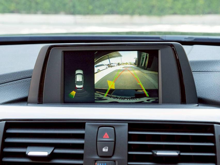 BMW 330e Sport ปีจด 2018 เจ้าของเดียว รถสวยไม่มีอุบัติเหตุ ยางปี 2025 15