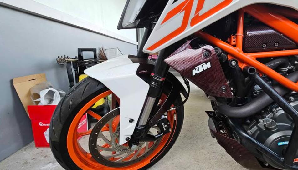 2017 KTM Duke 390  4