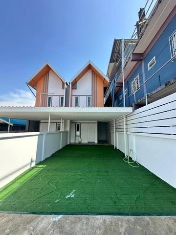 บ้านเเฝด 2ชั้น พิกัด มาบสอง-ค่ายมวย10 ขนาด 40ตรว. 1