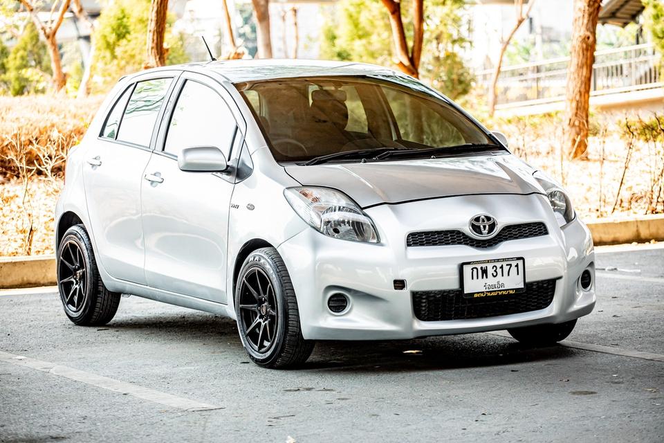 Toyota Yaris 1.5J ปี 2012 เกียร์ออโต้ สีเทา 3