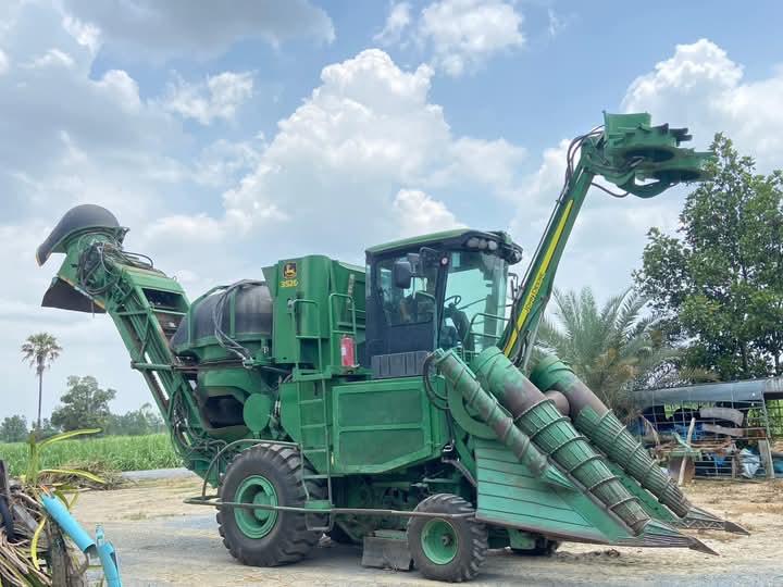 รถตัดอ้อย John Deere 3520  7