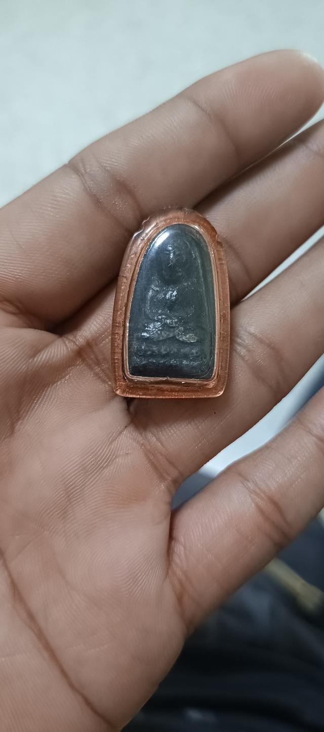 หลวงพ่อทาบ วัดกระบกขึ้นผึ้งระยอง พิมพ์หลวงปู่ทวด ปี 2505 หลวงปู่ทิมปลุกเสก ( เหลียมกรอบเก่า ) พระเก่าผ่านมาหลายปีสภาพแบบนี้ถือว่ายังสวยอยู่