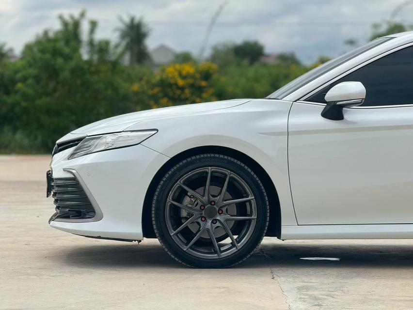 TOYOTA. CAMRY  Sedan 4dr Sport SA 8sp FWD 2.5 (MNC)  Y2022 สีขาว  ออโต้ 6