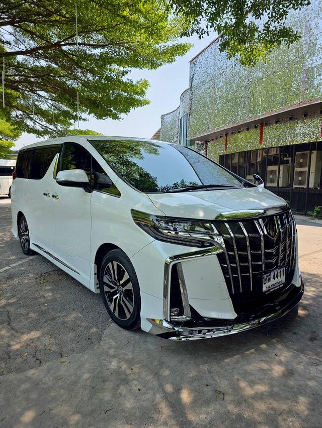 Toyota ALPHARD 2.5SC PACKAGE สีขาว ปี 2023 ไมล์ 30,000 กม. รูปที่ 3