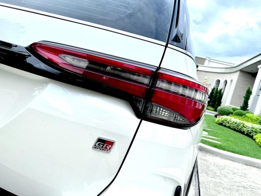 FORTUNER 2.8 GR SPORT BLACK TOP 4WD รูปที่ 10