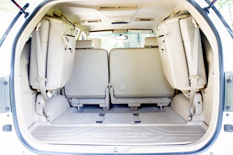 TOYOTA FORTUNER 3.0V 4WD สีเทา เกียร์ออโต้ ปี 2011   13