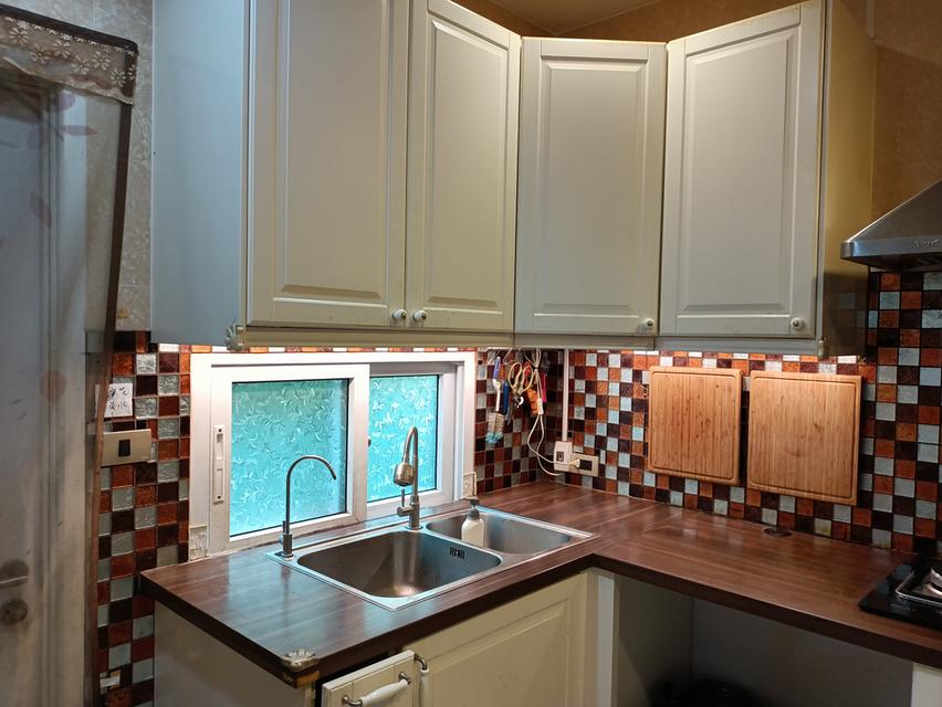 บ้านเดี่ยว 2 ชั้น เนื้อที่ 53.6 ตารางวา 3 ห้องนอน 3ห้องน้ำ 2ที่จอดรถ มีสระว่ายน้ำในหมู่บ้าน 1