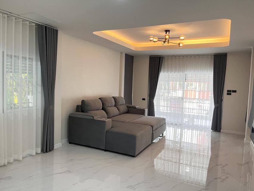 บ้านหลังมุม รีโนเวทใหม่ สไตล์โมเดิร์น พร้อมของแถมมากมาย! 2