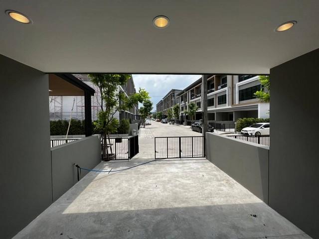 ให้เช่าทาวน์โฮม 3 ชั้น 20 ตร.ว. พรีเมียม เพลส พหลโยธิน-รามอินทรา ถนนเทพรักษ์ 2
