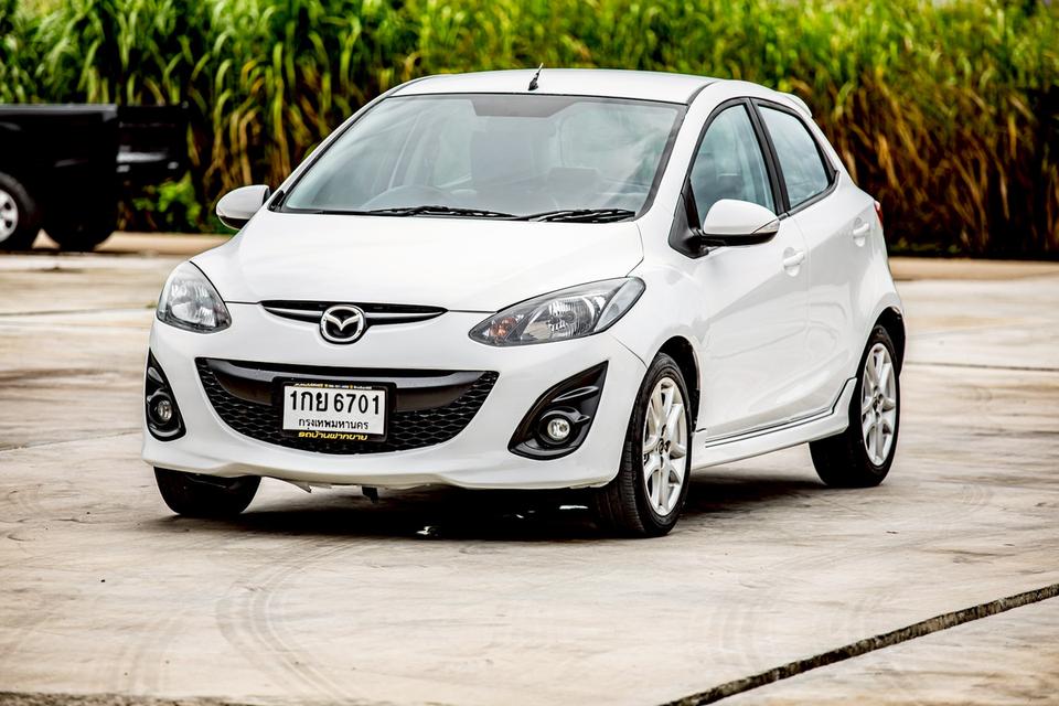 Mazda2 1.5 Spirit Sport สีขาว ปี 2013 มือเดียวป้ายแดง 