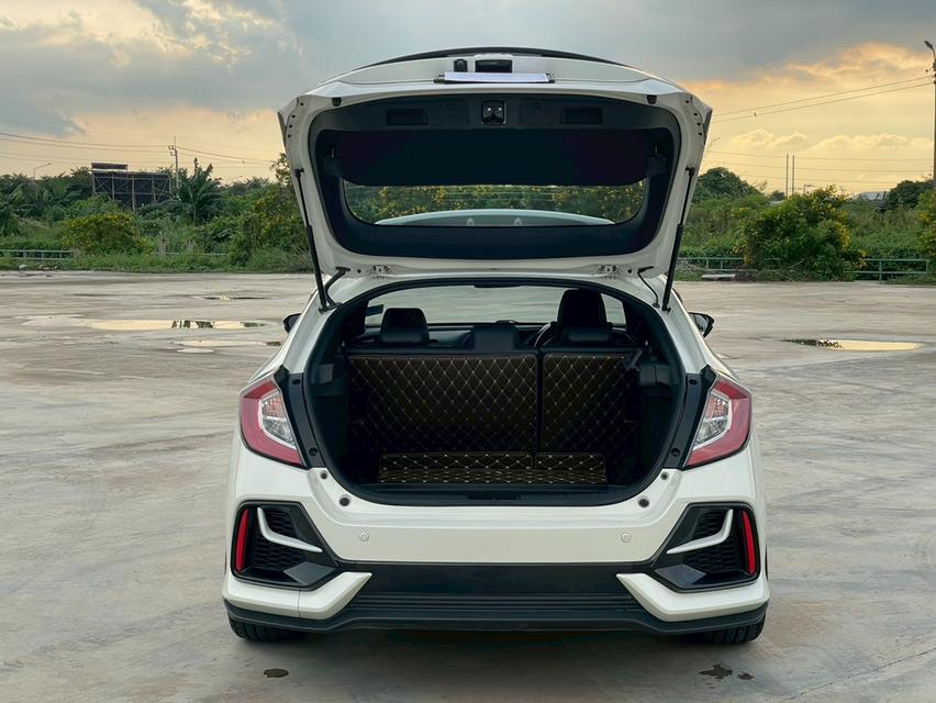 HONDA CIVIC FK 1.5 TURBO สีขาว ปี 2017 เกียรออโต้ 7