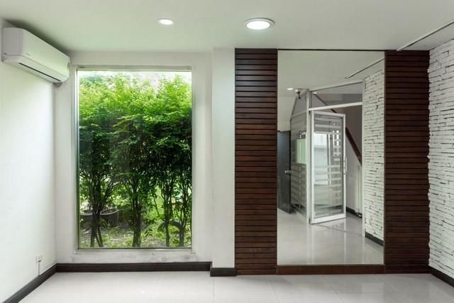ให้เช่าทาวน์โฮม 3 ชั้น หลังมุม 4 ห้องนอน หมู่บ้านชาลิสา ซอยลาดพร้าว วังหิน 34 เดินทางสะดวก ตกแต่งพร้อมสำหรับ home office 5