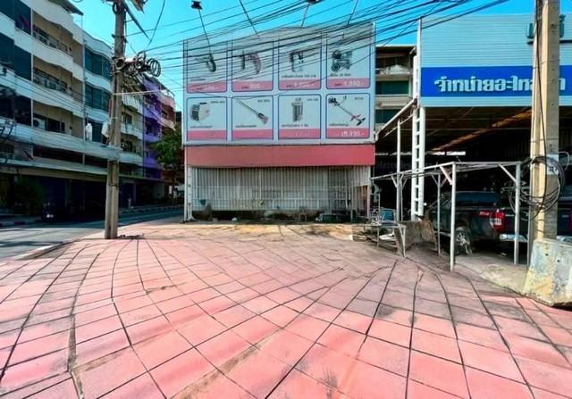 ให้เช่าอาคารพาณิชย์ 2 คูหา พื้นที่ใช้สอย ประมาณ 600 ตร.มห้องมุม 4 ชั้นครึ่ง + 1 ดาดฟ้า 1