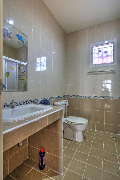 🏡🌟 ให้เช่าบ้านเดี่ยว 2 ชั้นหลังใหญ่ ทำเลดี เดินทางสะดวก ใกล้ร้านสะดวกซื้อ ตลาด และห้างสรรพสินค้า เหมาะสำหรับอยู่อาศัยหรือครอบครัวใหญ่ 14