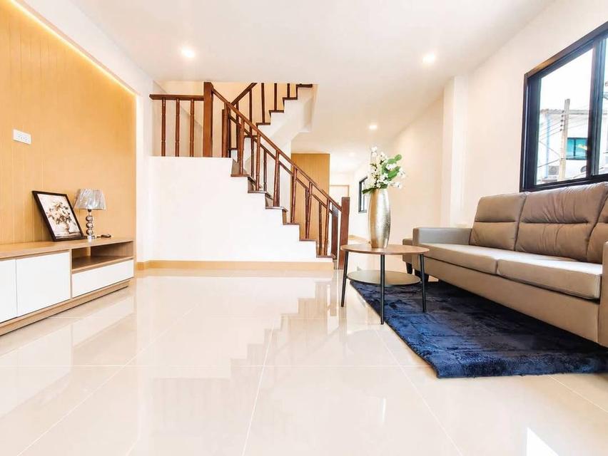 หมู่บ้านลภาวัน5 ท่าอิฐ-ไทรม้า ทาวน์เฮาส์ 2 ชั้น หลังมุม ตกแต่งใหม่พร้อมอยู่ มีระเบียงด้านหน้า 6