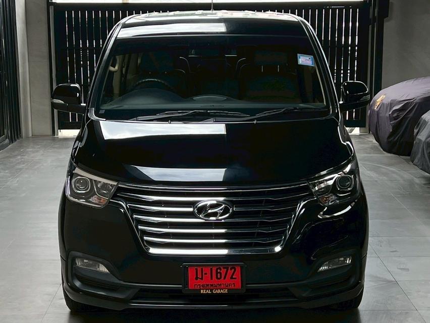 Hyundai H-1 2.5 Touring Van