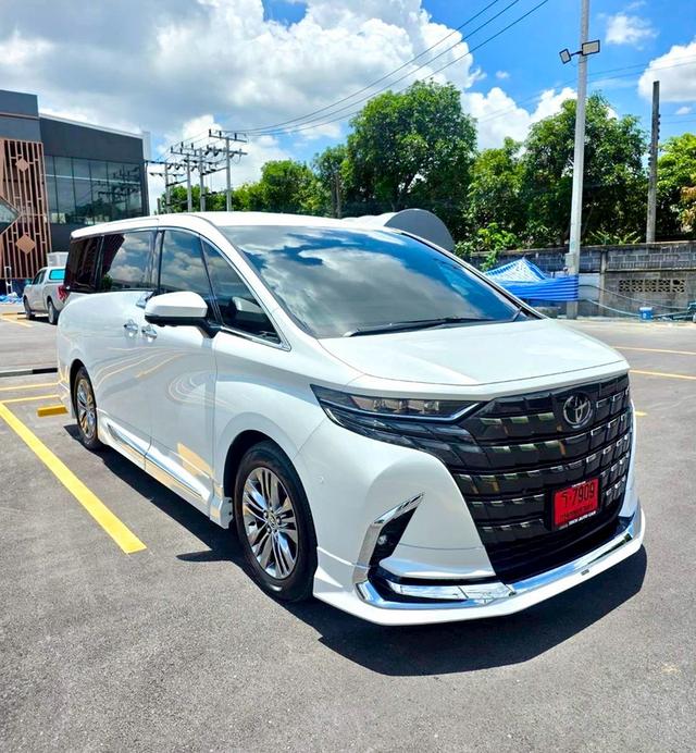 Toyota Alphard Z hybrid 40 HEV สีขาว ปี 2025 ไมล์ 18,000 กม.