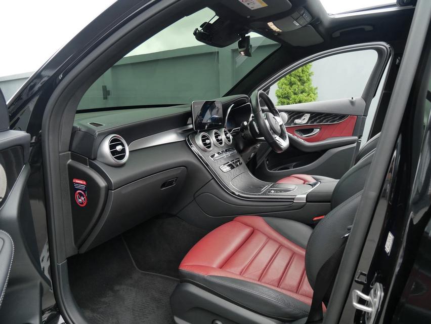 Mercedes-Benz GLC300e Coupe AMG 2021 สีดำ มี MBSP วารันตรีศูนย์เบนซ์ถึง 161029 วิ่งน้อย รถมือเดียว รูปที่ 8