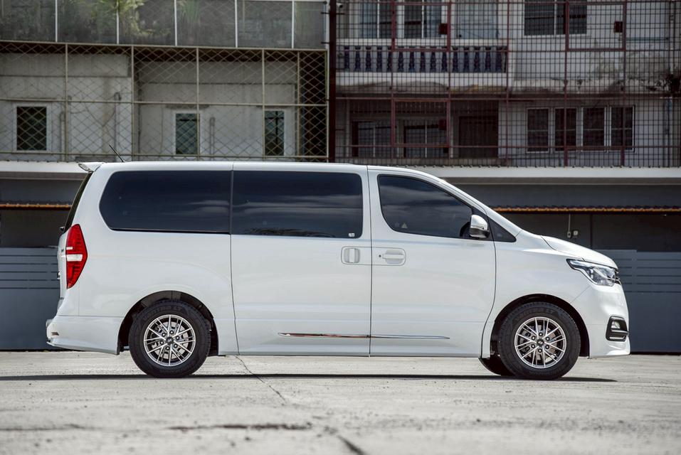 รหัสรถ CBL982 HYUNDAI H-1 2.5 Elite NS AT 2023
