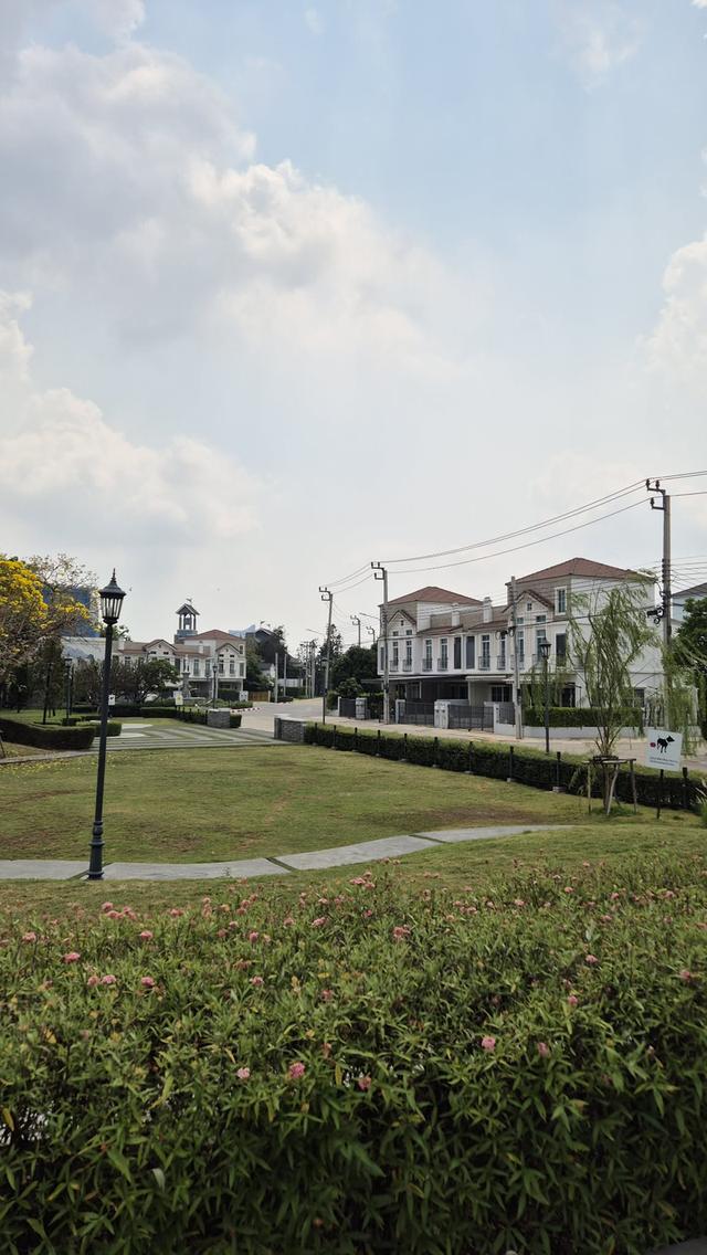 ให้เช่าทาวน์โฮมส์ 2 ชั้น 3ห้องนอน 3ห้องน้ำ ทำเลดีมากตรงข้ามเมกา อิเกีย บางนา 7