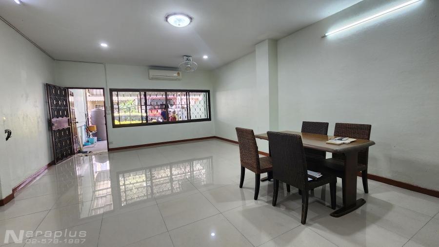 68050638 : ขายทาวน์เฮ้าส์ 2 ชั้น หน้ากว้าง 5 เมตร บนเนื้อที่ขนาด 20 ตร.ว. หมู่บ้านราณี 3 ถนนนวมินทร์ 135 กรุงเทพฯ 9