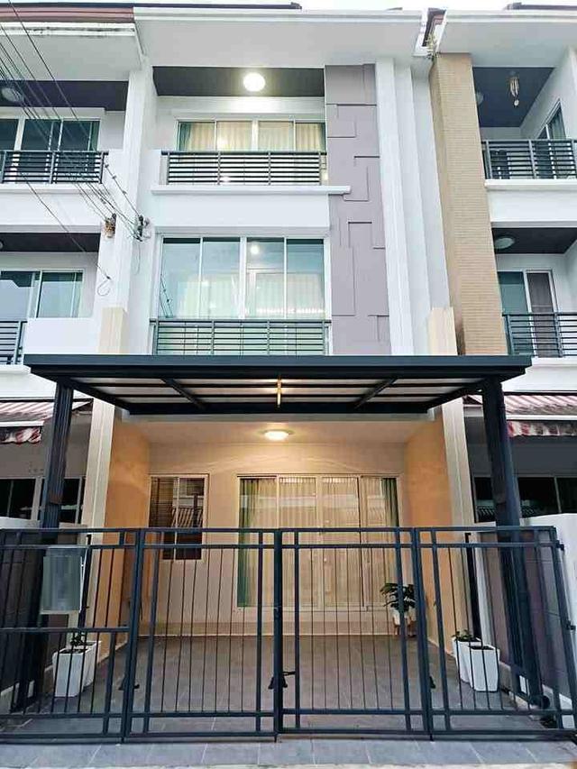 B1021 ให้เช่าทาวน์โฮม 3ชั้น  บ้านกลางเมือง เอสเซ้นส์ อ่อนนุช-วงแหวน  ซอยลาดกระบัง1ก/16 1